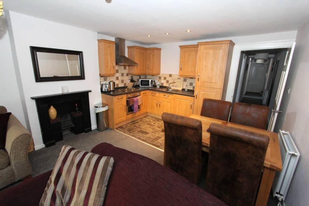 Top Floor Character Apartment In The Heart Of The City Centre Честер Екстер'єр фото