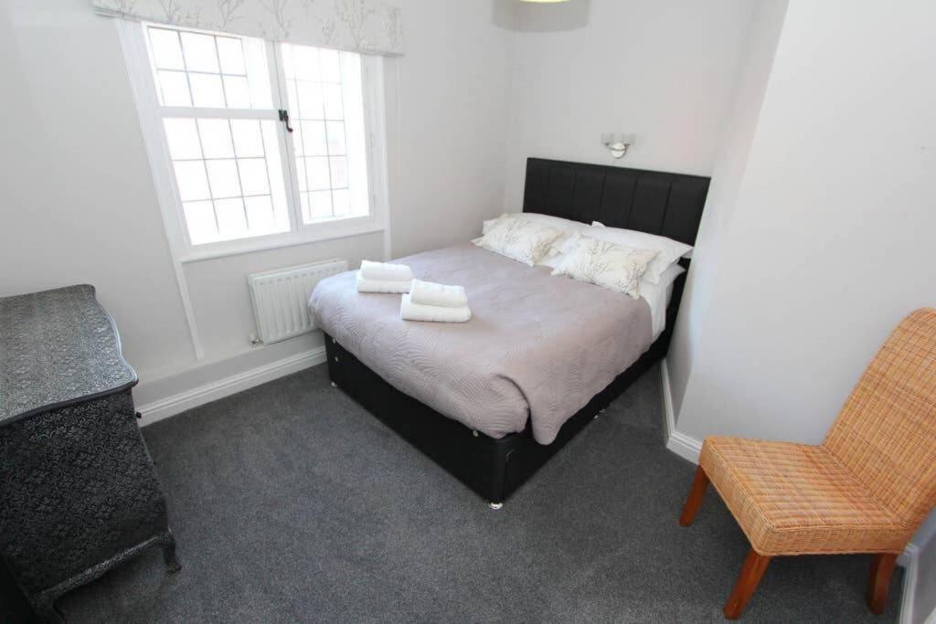 Top Floor Character Apartment In The Heart Of The City Centre Честер Екстер'єр фото